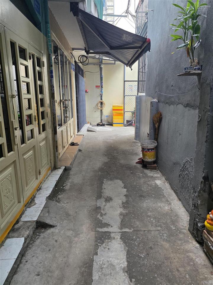Nhà đường nguyễn văn quá q12
diện tích  3 x 8 trệt lầu hẻm 3m giá 2ty4 còn tl