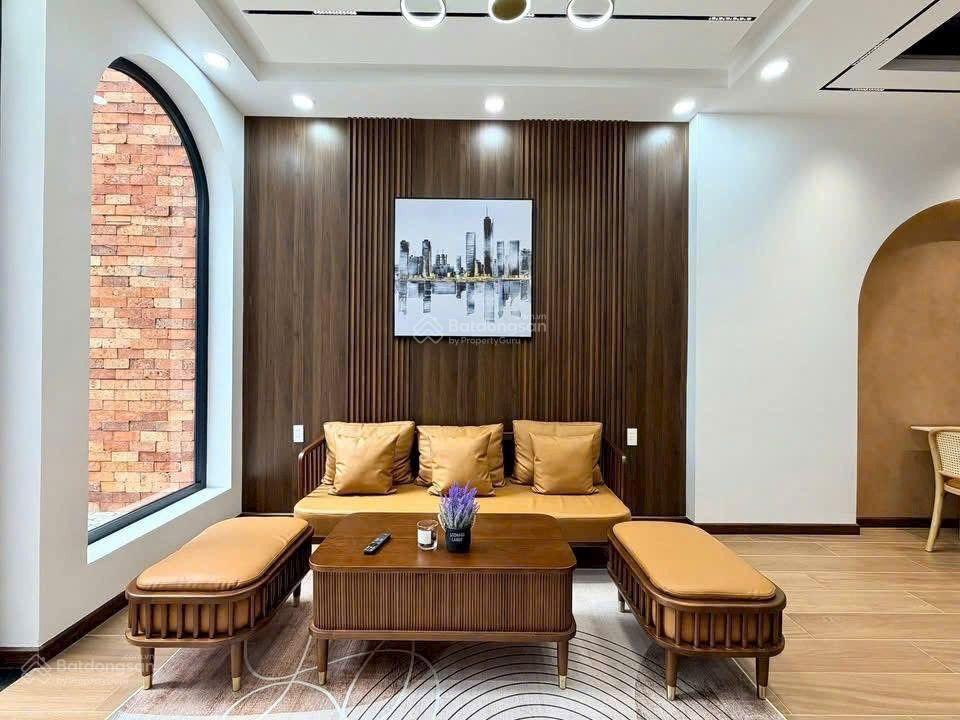 Quá đã quá mê với căn nhà có sân vườn cực hiếm, cổng 120m2  ngang 4mx24m nở hậu 8.2m, trệt 2 lầu