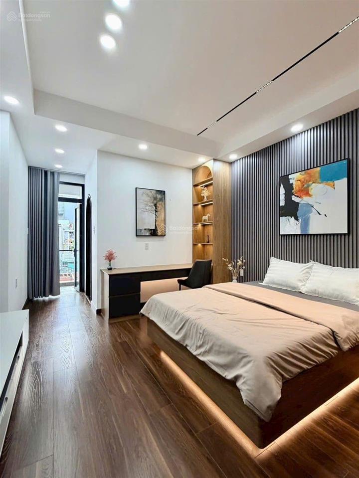 Quá đã quá mê với căn nhà có sân vườn cực hiếm, cổng 120m2  ngang 4mx24m nở hậu 8.2m, trệt 2 lầu