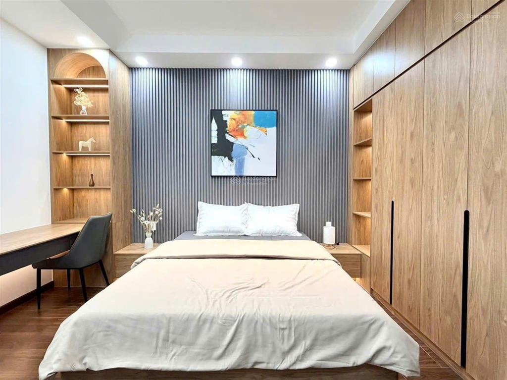 Quá đã quá mê với căn nhà có sân vườn cực hiếm, cổng 120m2  ngang 4mx24m nở hậu 8.2m, trệt 2 lầu