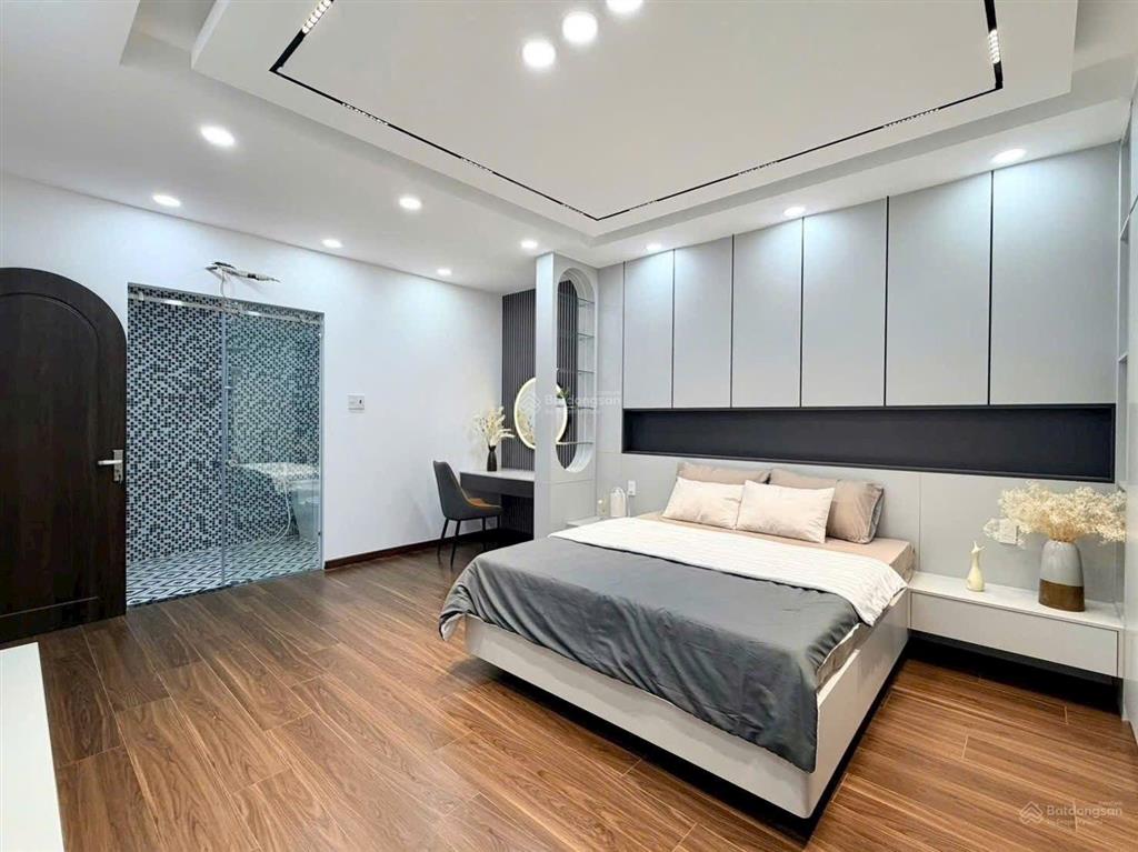 Quá đã quá mê với căn nhà có sân vườn cực hiếm, cổng 120m2  ngang 4mx24m nở hậu 8.2m, trệt 2 lầu