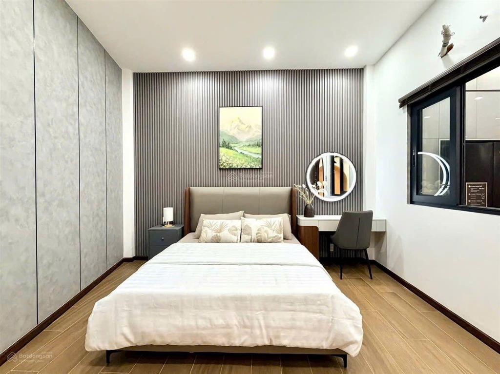 Quá đã quá mê với căn nhà có sân vườn cực hiếm, cổng 120m2  ngang 4mx24m nở hậu 8.2m, trệt 2 lầu