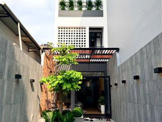 Quá đã quá mê với căn nhà có sân vườn cực hiếm gổng 120m2  ngang 4mx24m nở hậu 8.2m trệt 2 lầu