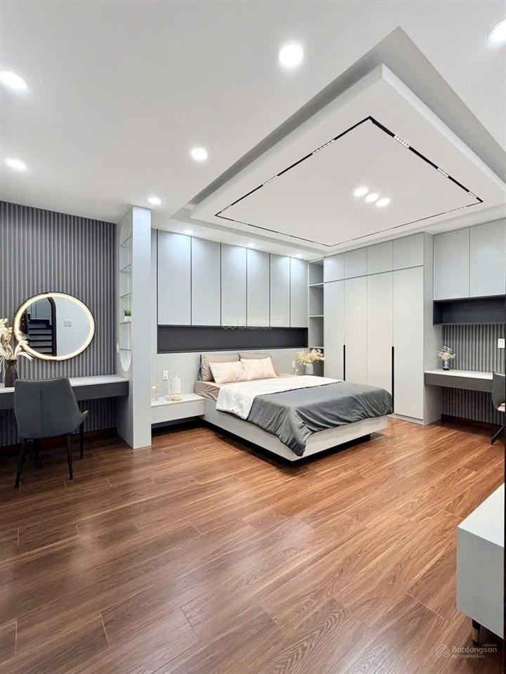 Quá đã quá mê với căn nhà có sân vườn cực hiếm, cổng 120m2  ngang 4mx24m nở hậu 8.2m, trệt 2 lầu