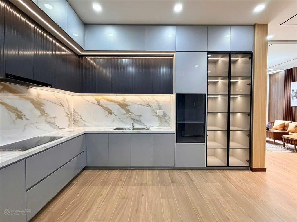 Quá đã quá mê với căn nhà có sân vườn cực hiếm, cổng 120m2  ngang 4mx24m nở hậu 8.2m, trệt 2 lầu