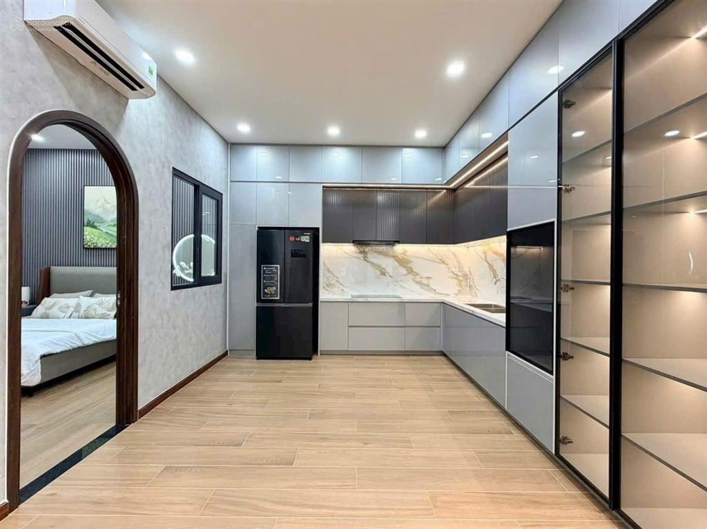 Quá đã quá mê với căn nhà có sân vườn cực hiếm, cổng 120m2  ngang 4mx24m nở hậu 8.2m, trệt 2 lầu
