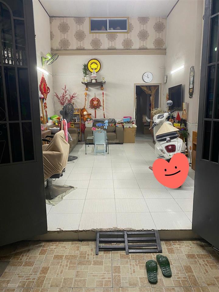 Bán đất tặng nhà cấp 4 còn sạch sẽ. diện tích 4 x 20 nở hậu 4,2m. hẻm xe hơi đậu cửa. giá 6 tỷ x