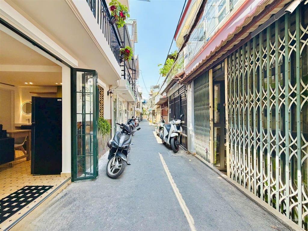 Nhà đẹp mê ly trệt 2 lầu 3pn ngay đường phạm văn chiêu p. 14 gò vấp diện tích 4.9m x 4.5m