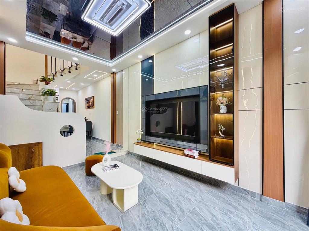 Phường 15 tân bình siêu phẩm có 3 phòng ngủ 4wc đẹp mê ly mà hơn 5 tỷ (có phòng ngủ dưới trệt)
