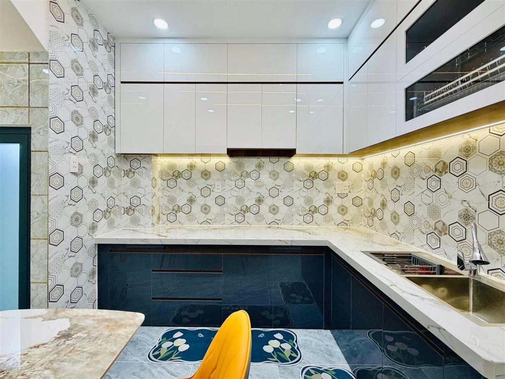 Phường 15 tân bình siêu phẩm có 3 phòng ngủ 4wc đẹp mê ly mà hơn 5 tỷ (có phòng ngủ dưới trệt)