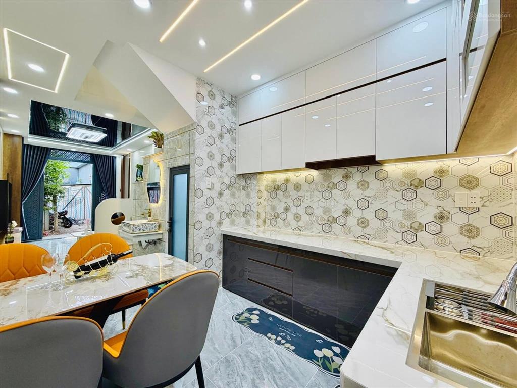 Phường 15 tân bình siêu phẩm có 3 phòng ngủ 4wc đẹp mê ly mà hơn 5 tỷ (có phòng ngủ dưới trệt)