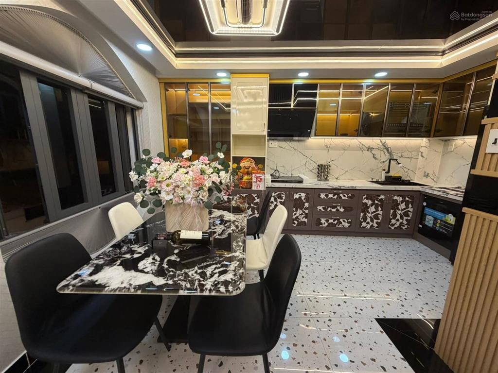 Mặt tiền nb đường kinh doanh buôn bán đường lê văn thọ p8 gò vấp  diện tích 9m x 5m, trệt 4 lầu