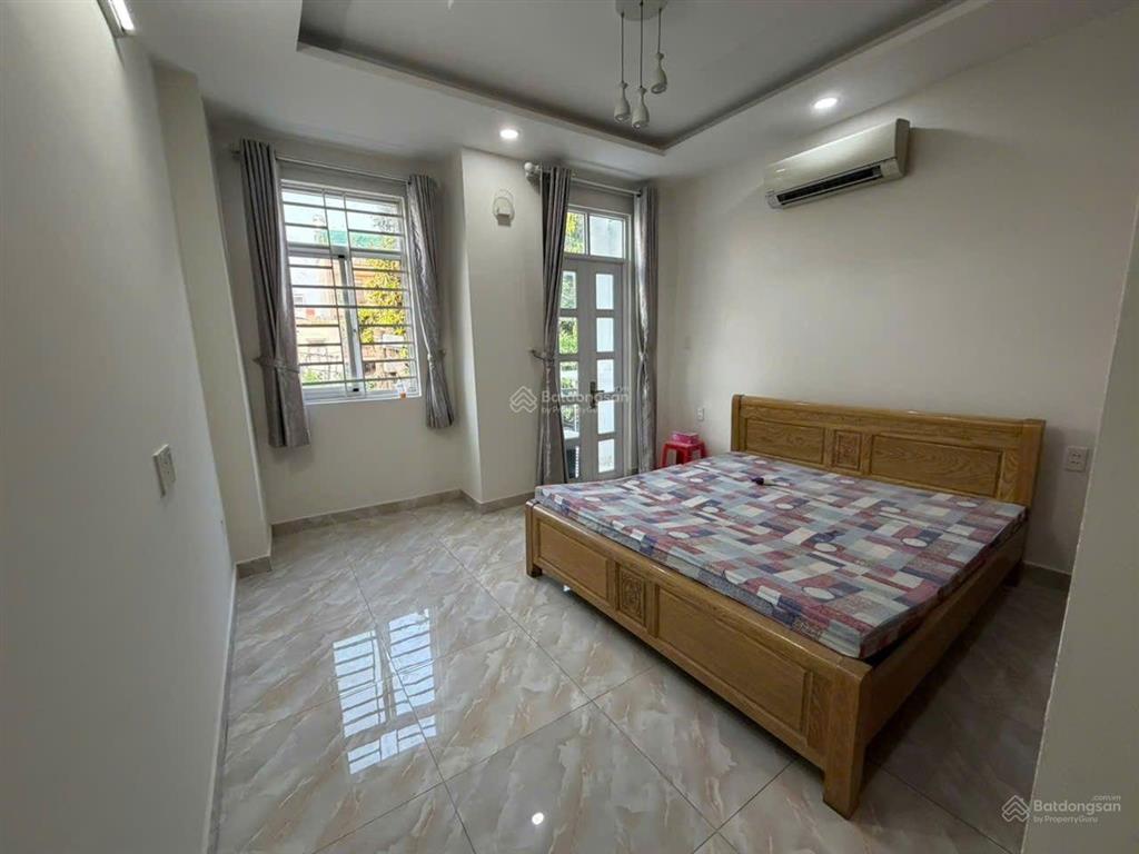 Bán nhà đường nguyễn văn quá q12  vị trí đẹp 1 trục 1 xẹc hẻm xe hơi  diện tích 4x15 trệt 3 lầu