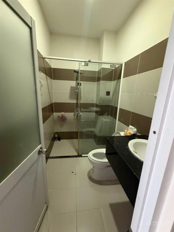 Bán nhà đường nguyễn văn quá q12  vị trí đẹp 1 trục 1 xẹc hẻm xe hơi  diện tích 4x15 trệt 3 lầu