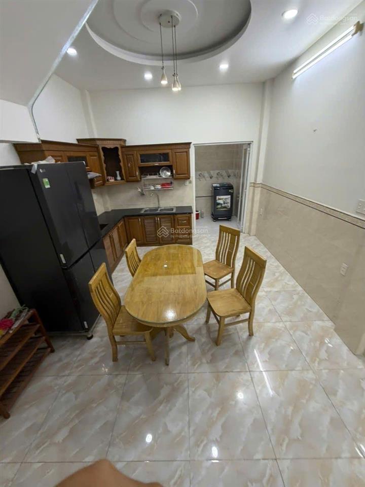 Bán nhà đường nguyễn văn quá q12  vị trí đẹp 1 trục 1 xẹc hẻm xe hơi  diện tích 4x15 trệt 3 lầu