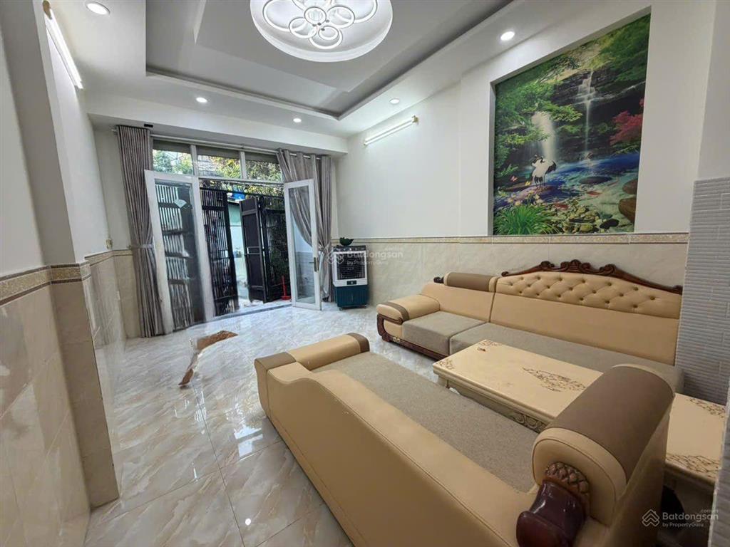 Bán nhà đường nguyễn văn quá q12  vị trí đẹp 1 trục 1 xẹc hẻm xe hơi  diện tích 4x15 trệt 3 lầu