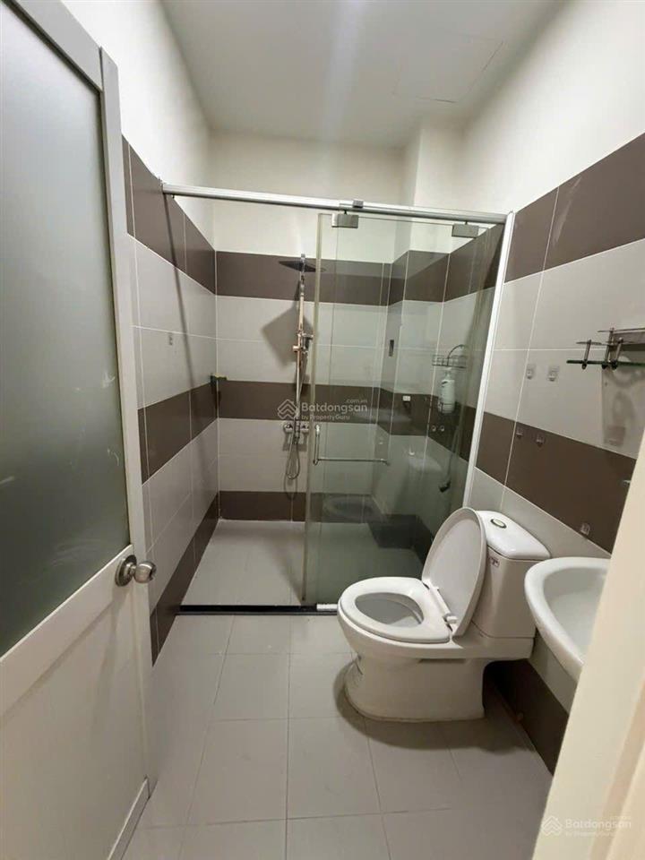 Bán nhà đường nguyễn văn quá q12  vị trí đẹp 1 trục 1 xẹc hẻm xe hơi  diện tích 4x15 trệt 3 lầu