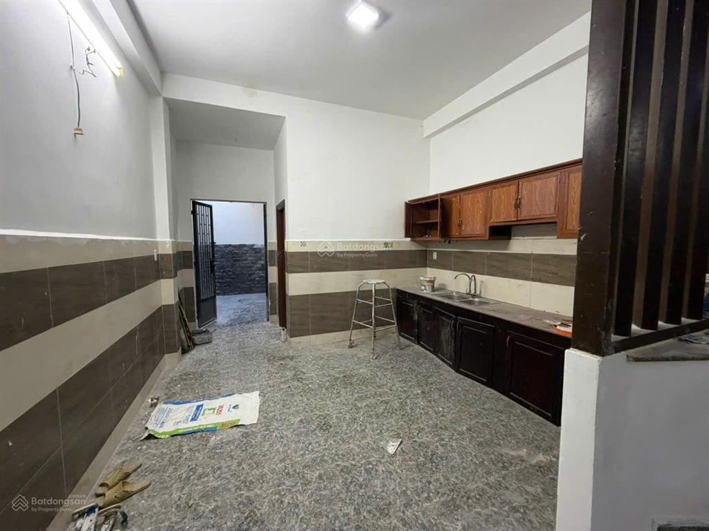 Bán nhà diện tích khủng giá rẻ bèo chỉ hơn 6ty mà hẻm thông xe hơi diện tích 4 x 24trệt lầu mái đúc