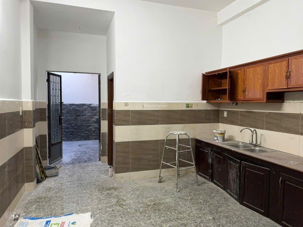 Bán nhà diện tích khủng giá rẻ bèo chỉ hơn 6ty mà hẻm thông xe hơi diện tích 4 x 24trệt lầu mái đúc
