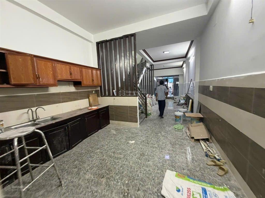 Bán nhà diện tích khủng giá rẻ bèo chỉ hơn 6ty mà hẻm thông xe hơi diện tích 4 x 24trệt lầu mái đúc