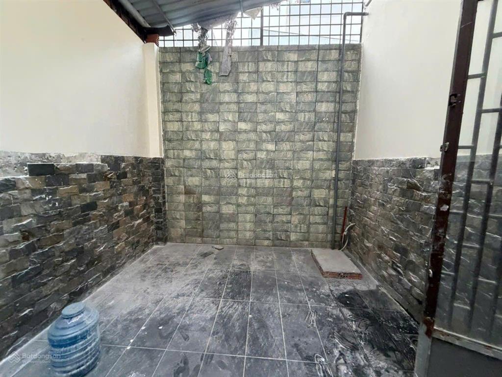 Bán nhà diện tích khủng giá rẻ bèo chỉ hơn 6ty mà hẻm thông xe hơi diện tích 4 x 24trệt lầu mái đúc