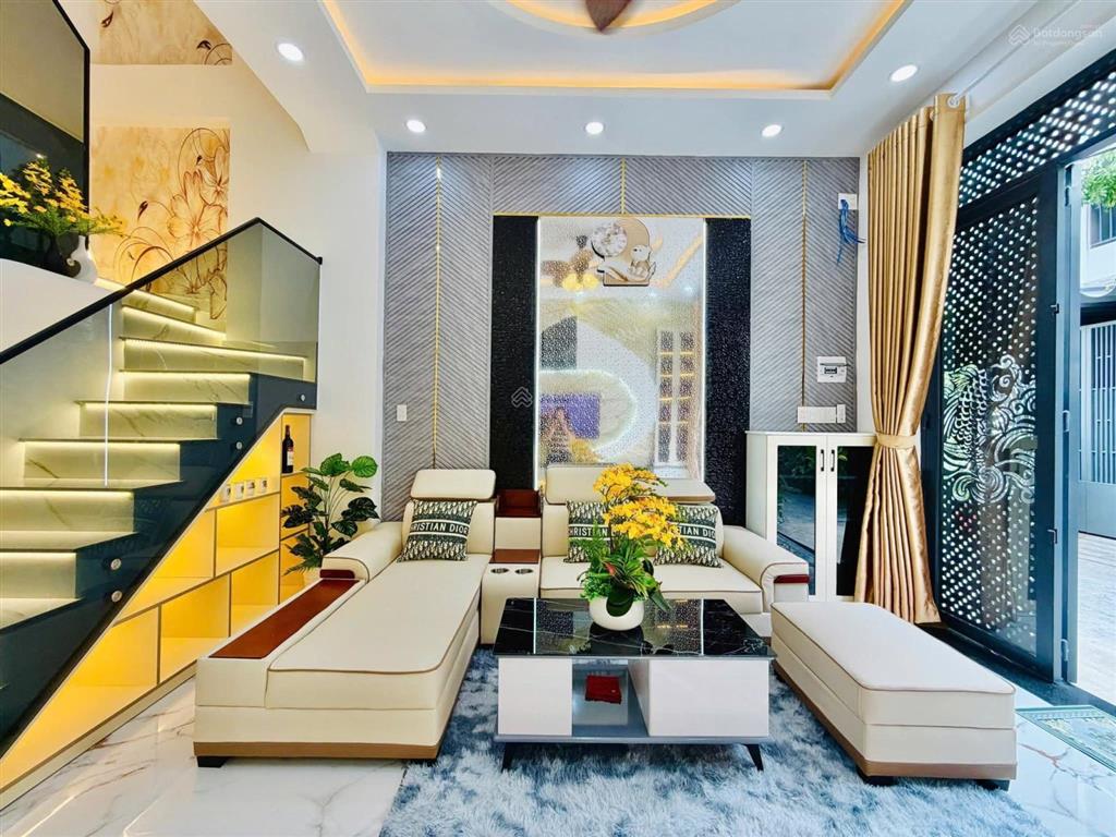 Hơn 6ty hẻm xe hơi 4m trệt 2 lầu có 4 phòng ngủ gần công viên làng hoa quang trung vào đều được