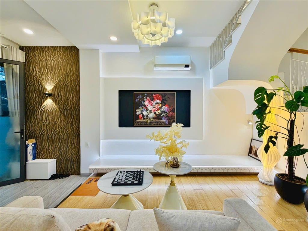 Siêu phẩm ngay chợ gò vấp  đại học công nghiệp đường nguyễn thái sơn  huỳnh khương an trệt 2 lầu