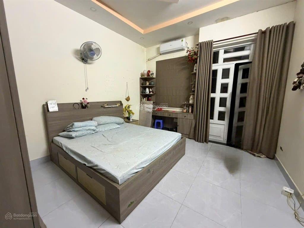 Nhà chính chủ bán
đường nguyễn văn quá q12
gần nhà hàng tiệc cưới đông phương diện tích  4 x 15