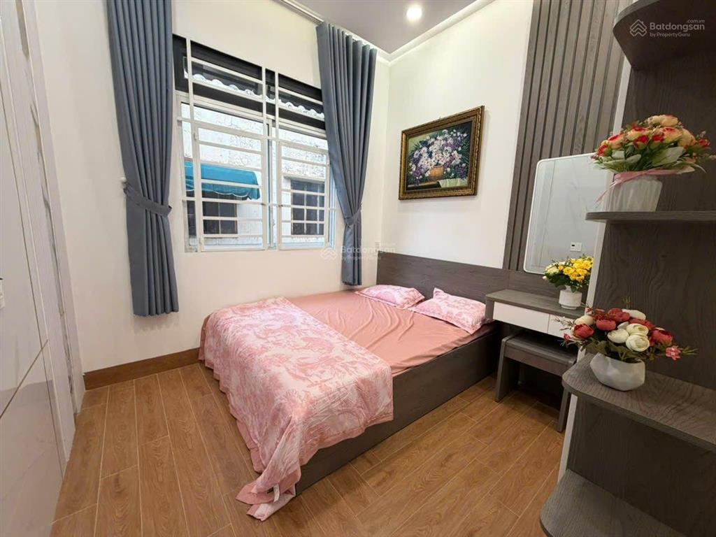 Cần bán gấp nhà hẻm xe hơi đường bùi quang là, p12 gò vấp tp.hcm
nhà trệt lầu có 2 phòng ngủ rộng