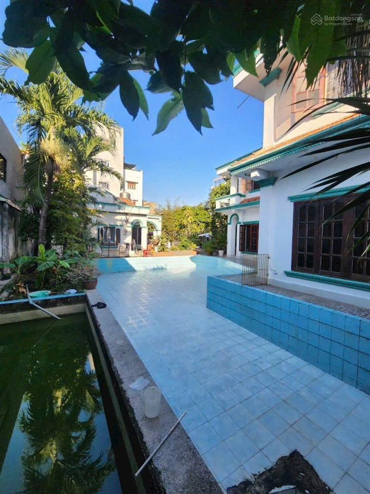 Bán căn biệt thự đường nguyễn văn quá, quận 12. tổng 1.050m2 có hồ bơi sân vườn rộng rãi