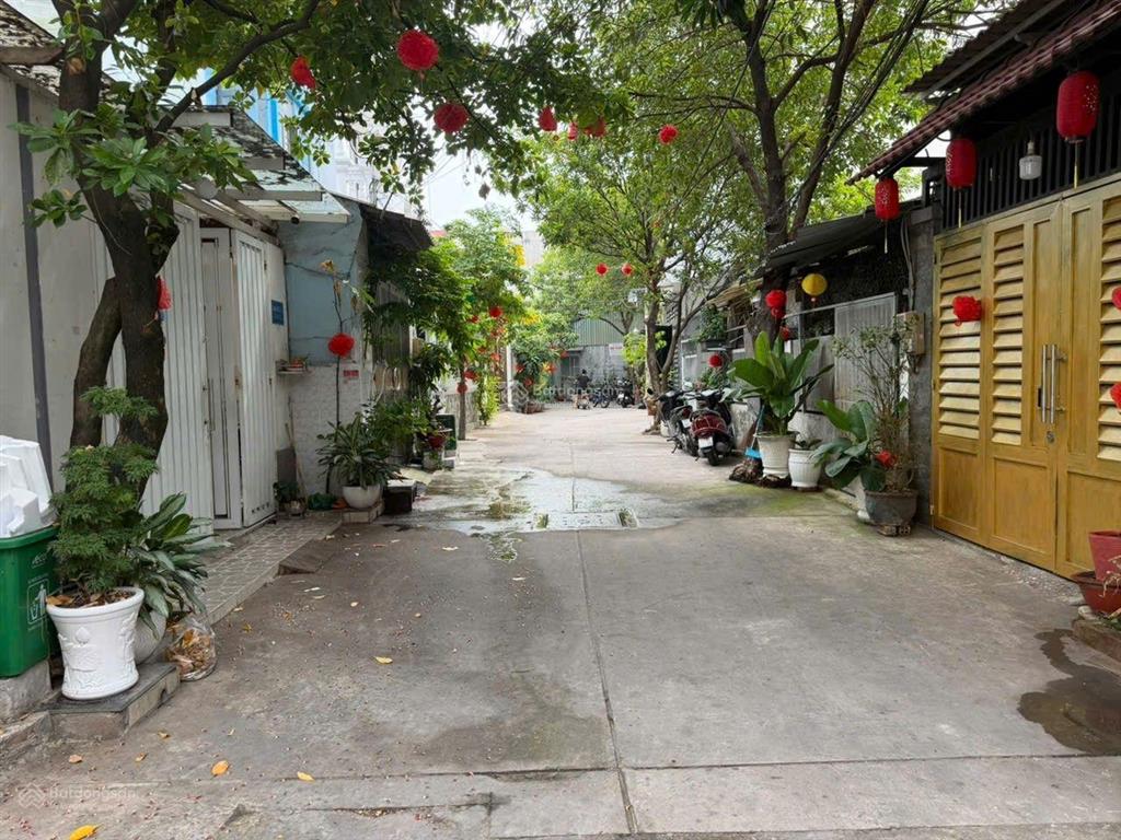 Đất chính chủ cần bán ngay ngã tư chợ cầu q12
dt 4,5 x 17góc 2mặt tiền hẻm 6m khu đồng bộ rất đẹp