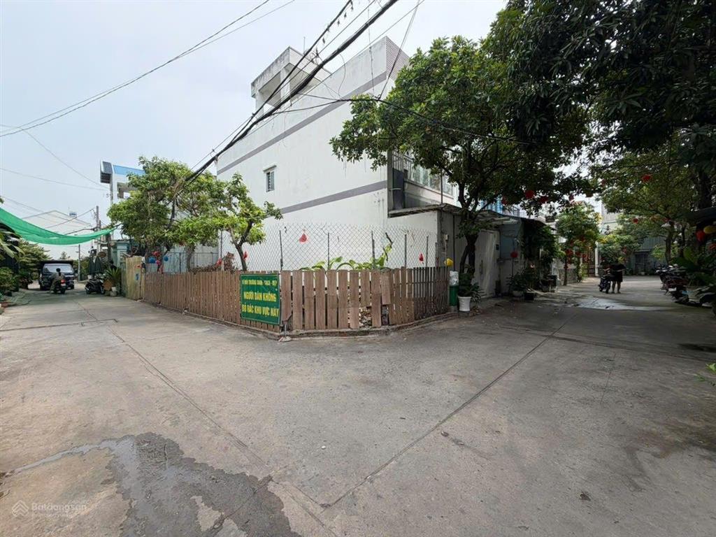 Đất chính chủ cần bán ngay ngã tư chợ cầu q12
dt 4,5 x 17góc 2mặt tiền hẻm 6m khu đồng bộ rất đẹp
