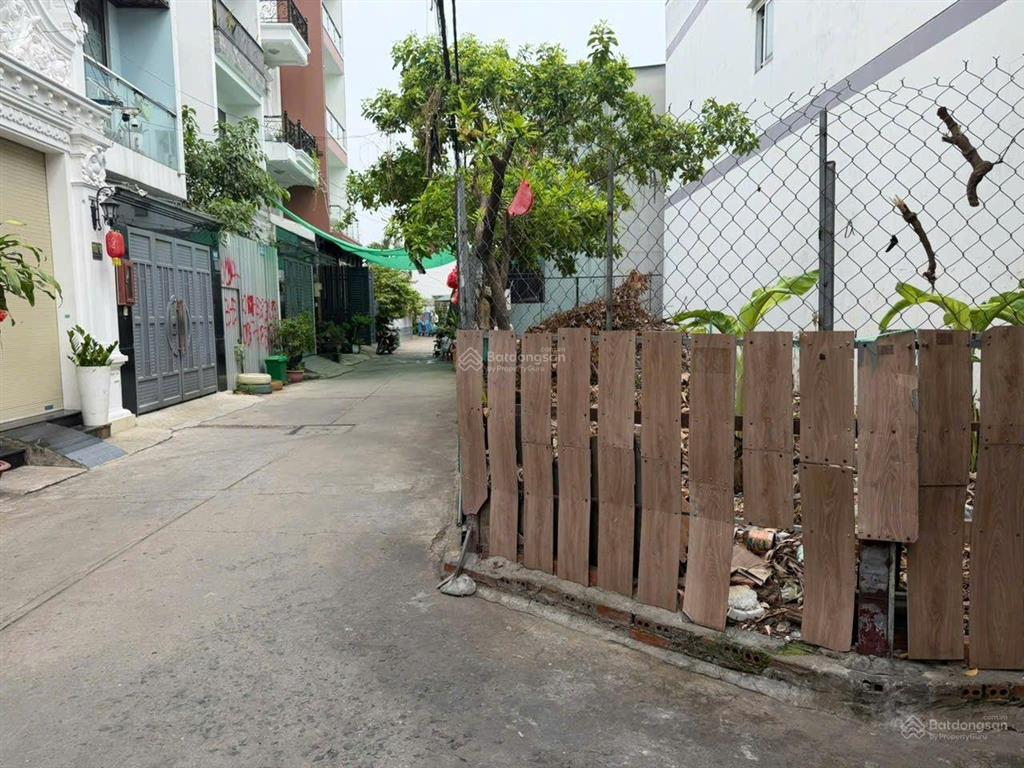 Đất chính chủ cần bán ngay ngã tư chợ cầu q12
dt 4,5 x 17góc 2mặt tiền hẻm 6m khu đồng bộ rất đẹp