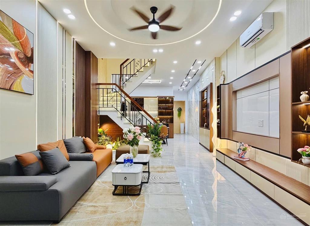 Cần bán gấp giảm mạnh còn hơn 7 tỷ x.. căn nhà phố diện tích khủng nở hậu 5.1m thuộc 1 trục