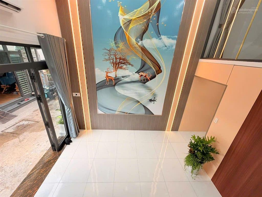 Nhà đẹp hẻm xe hơi phan văn hớn q12 dt 4.5x10 trệt lửng 2pn ngay trường chinh cộng hòa gần ga t3