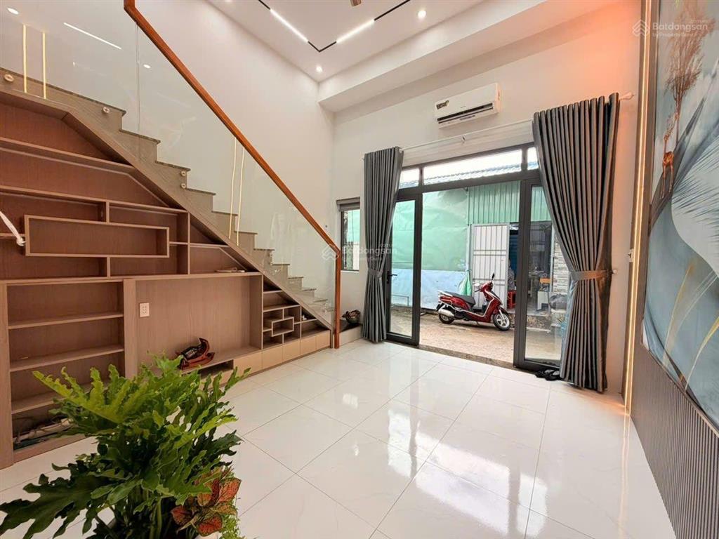 Nhà đẹp hẻm xe hơi phan văn hớn q12 dt 4.5x10 trệt lửng 2pn ngay trường chinh cộng hòa gần ga t3