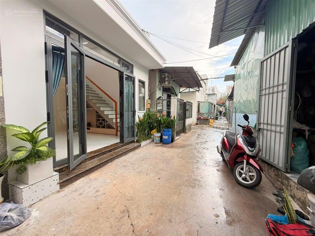 Nhà đẹp hẻm xe hơi phan văn hớn q12 dt 4.5x10 trệt lửng 2pn ngay trường chinh cộng hòa gần ga t3