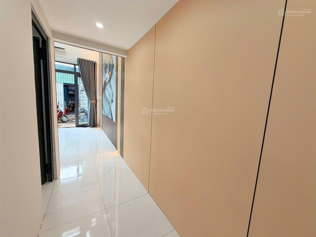 Nhà đẹp hẻm xe hơi phan văn hớn q12 dt 4.5x10 trệt lửng 2pn ngay trường chinh cộng hòa gần ga t3