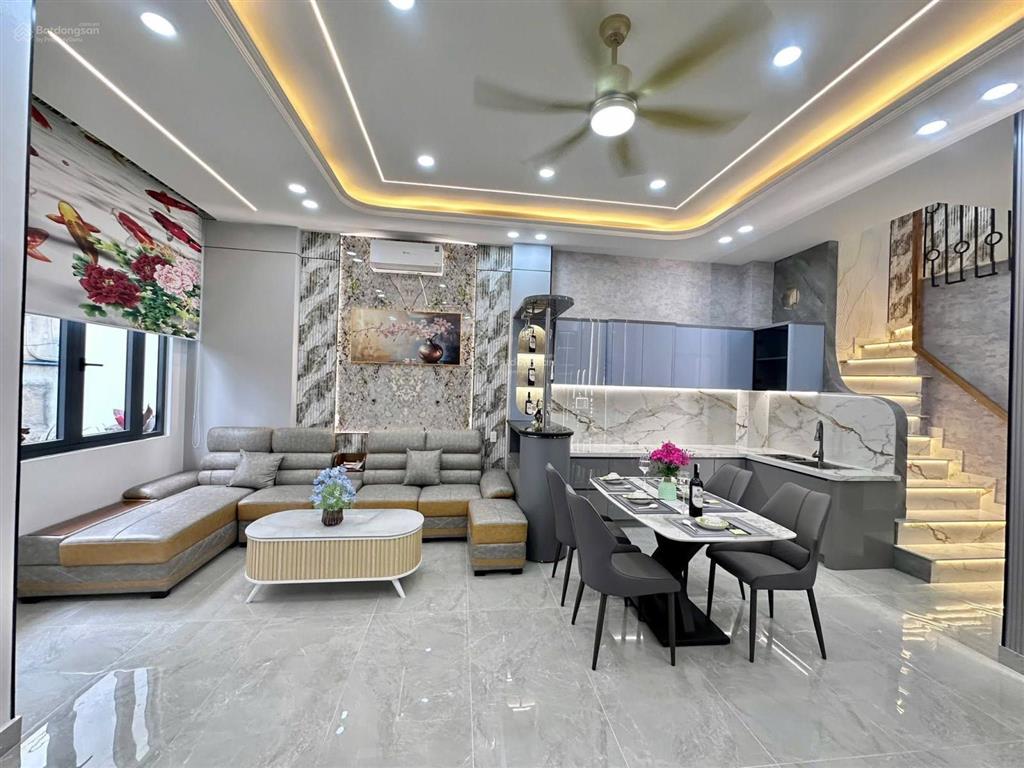 Giảm giá gần 1ty bán gấp villa mini ngang 6x11 trệt 3 lầu 5 phòng ngủ hẻm xe hơi gần siêu thị emart