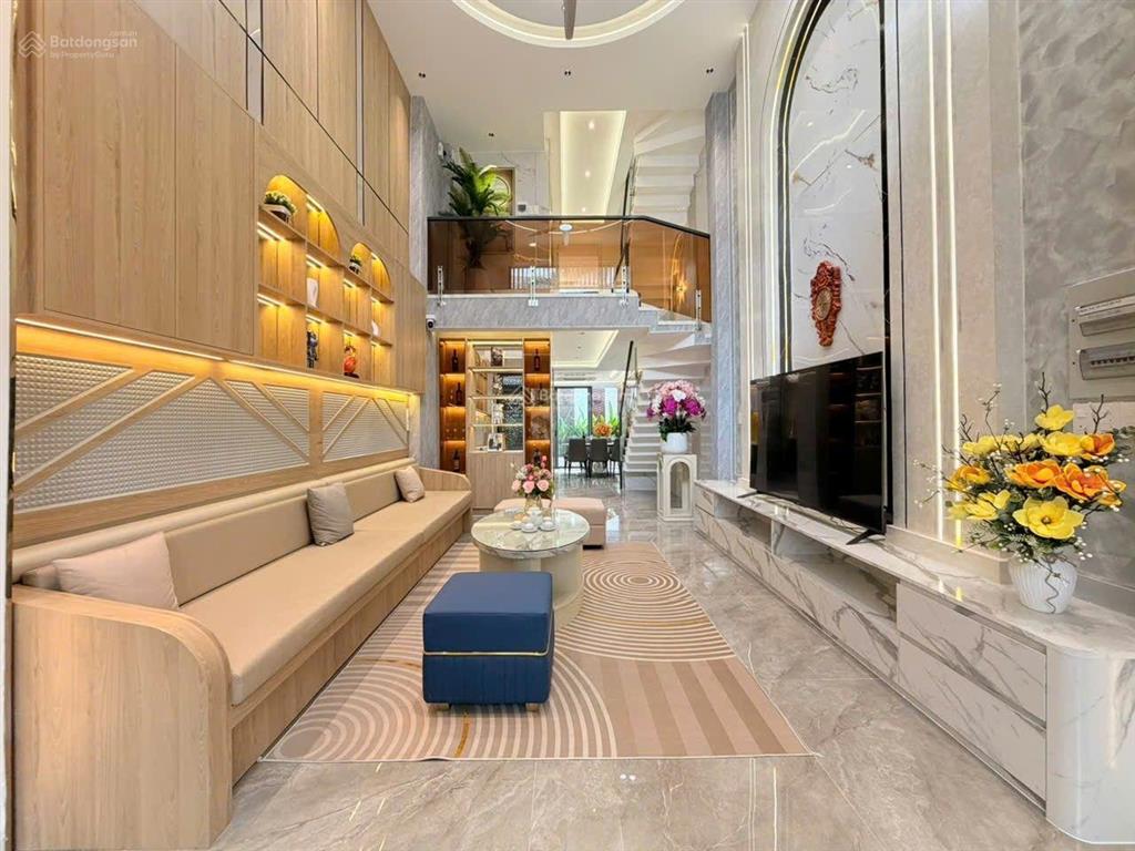 Giảm mạnh hơn 1tỷ chỉ còn hơn 8tỷ x...nhà xây mới 4x17 có thang máy đường quang trung,p8 gò vấp