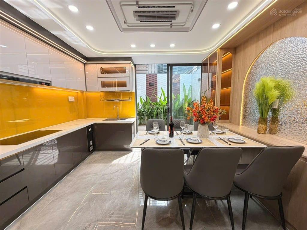 Giảm mạnh hơn 1tỷ chỉ còn hơn 8tỷ x...nhà xây mới 4x17 có thang máy đường quang trung,p8 gò vấp