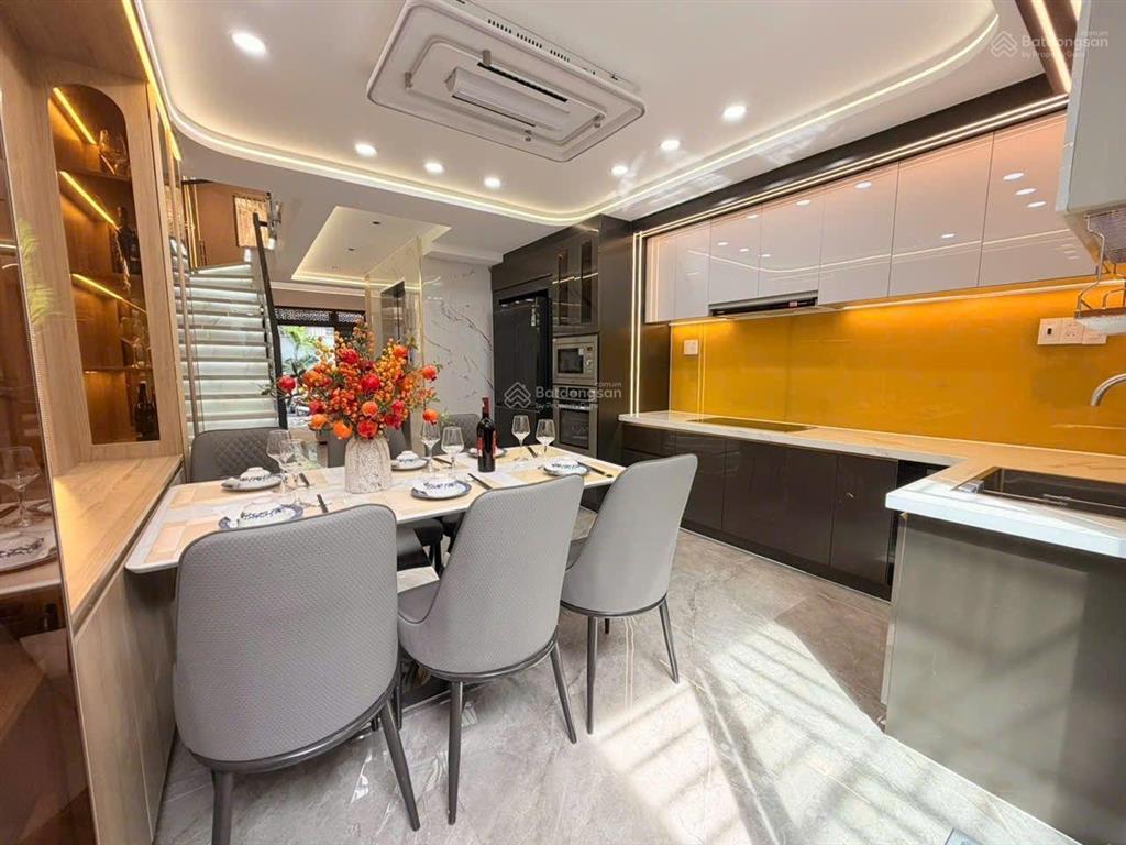 Giảm mạnh hơn 1tỷ chỉ còn hơn 8tỷ x...nhà xây mới 4x17 có thang máy đường quang trung,p8 gò vấp