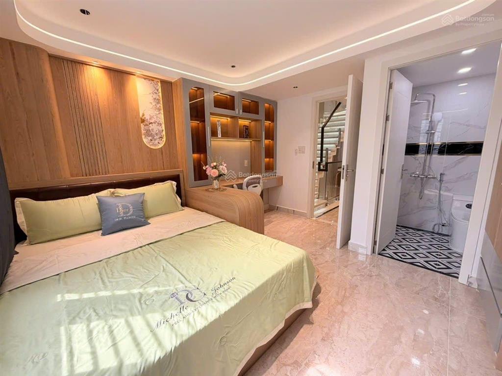 Giảm mạnh hơn 1tỷ chỉ còn hơn 8tỷ x...nhà xây mới 4x17 có thang máy đường quang trung,p8 gò vấp