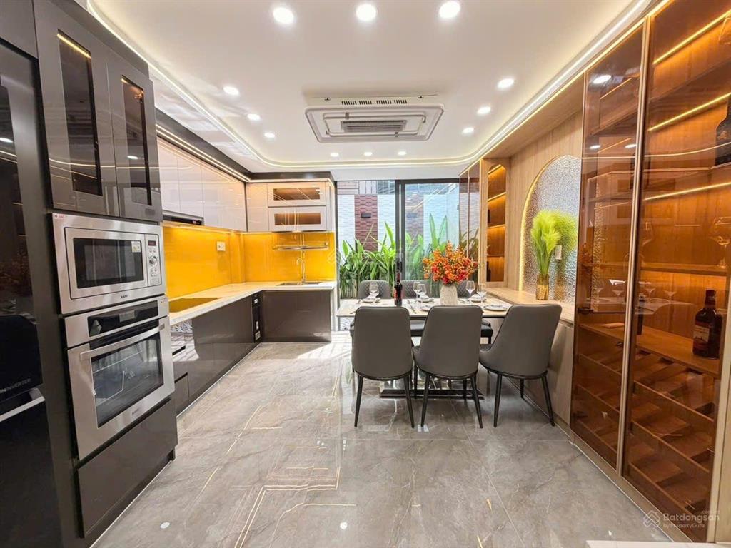 Giảm mạnh hơn 1tỷ chỉ còn hơn 8tỷ x...nhà xây mới 4x17 có thang máy đường quang trung,p8 gò vấp
