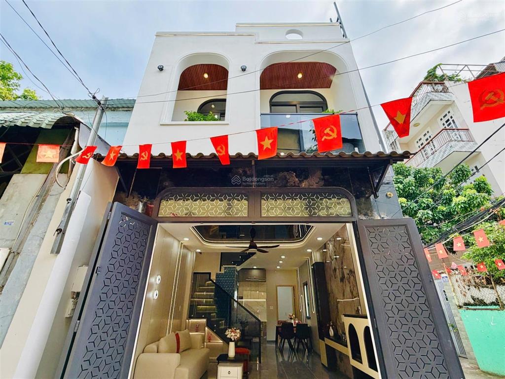 Nhà đẹp hẻm xe hơi 4x11 trệt lầu có 3 phòng rộng giá 4 tỷ 970 triệu