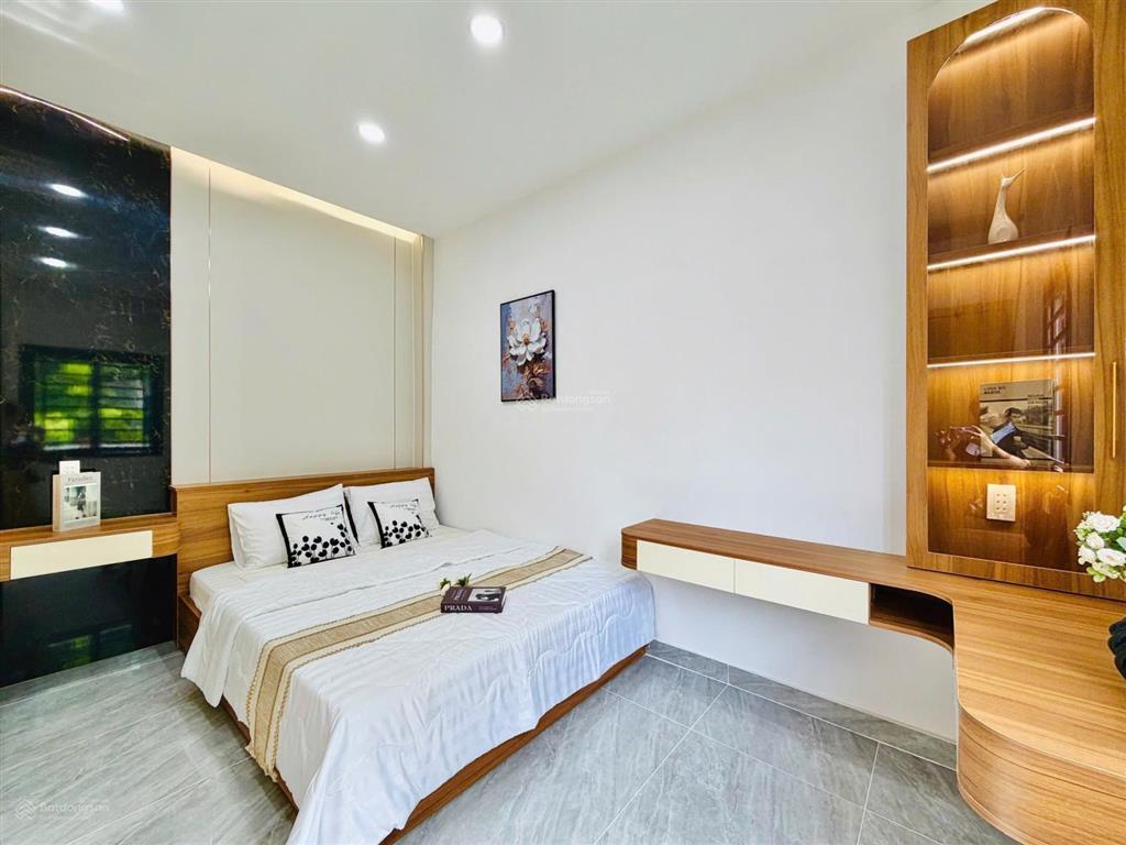 Nhà đẹp hẻm xe hơi 4x11 trệt lầu có 3 phòng rộng giá 4 tỷ 970 triệu