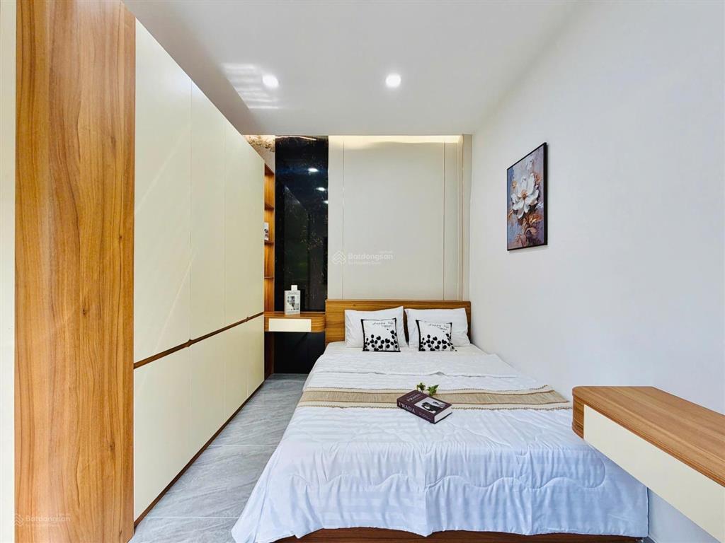 Nhà đẹp hẻm xe hơi 4x11 trệt lầu có 3 phòng rộng giá 4 tỷ 970 triệu