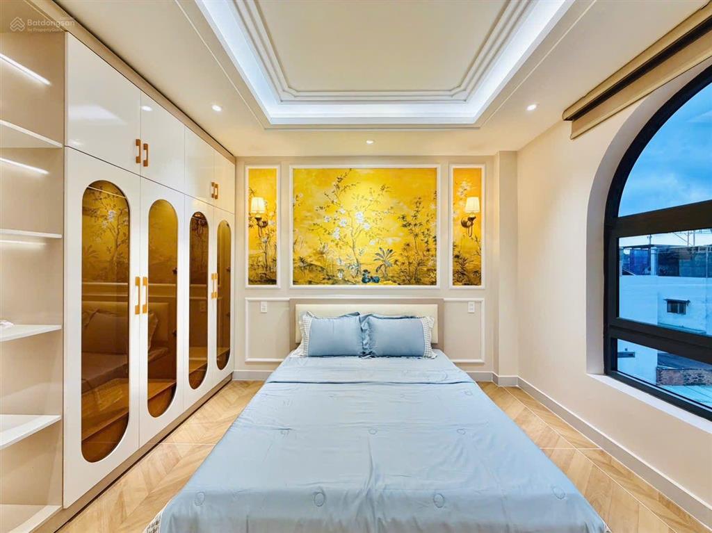 Nhà phố xây mới 100% trệt lửng 3 lầu nằm trong khu phân lô đồng bộ cao cấp