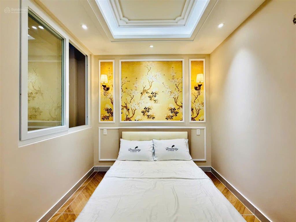 Nhà phố xây mới 100% trệt lửng 3 lầu nằm trong khu phân lô đồng bộ cao cấp