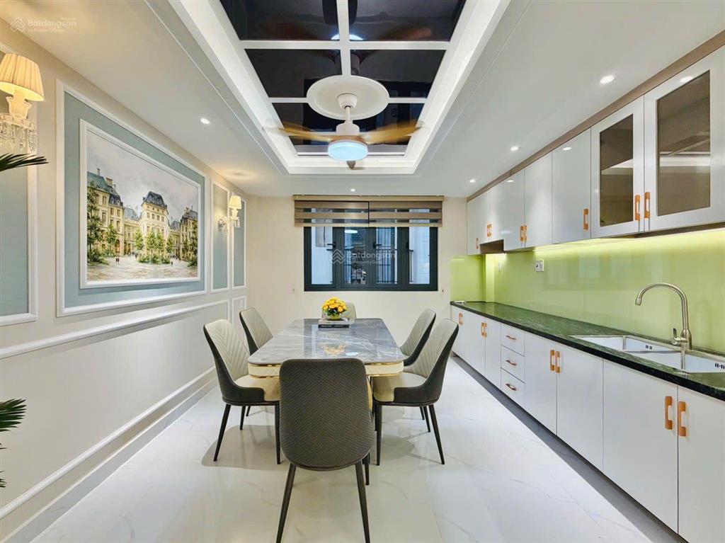 Nhà phố xây mới 100% trệt lửng 3 lầu nằm trong khu phân lô đồng bộ cao cấp